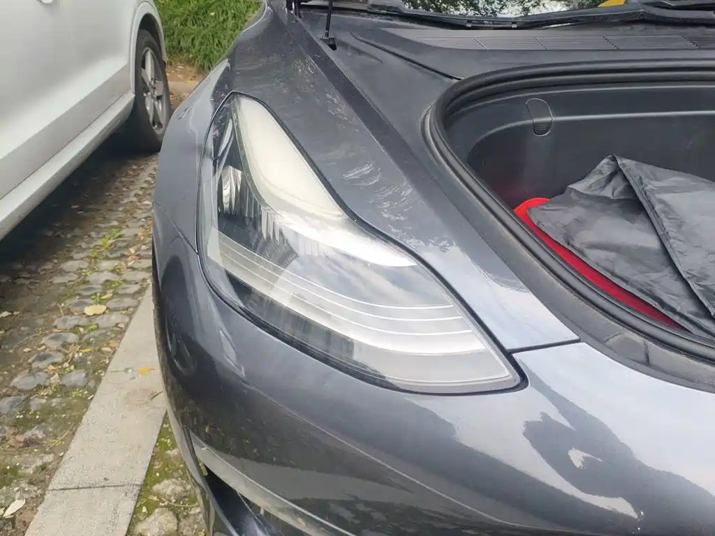 Tesla Model 3 — миниатюра 7