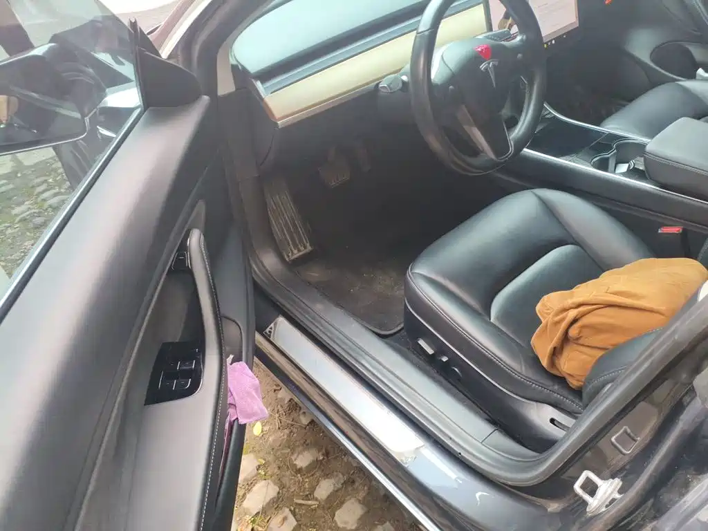 Tesla Model 3 — миниатюра 17
