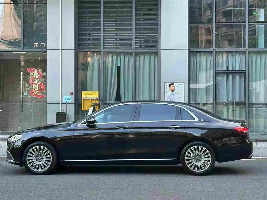 Mercedes-Benz E-Class — миниатюра 2