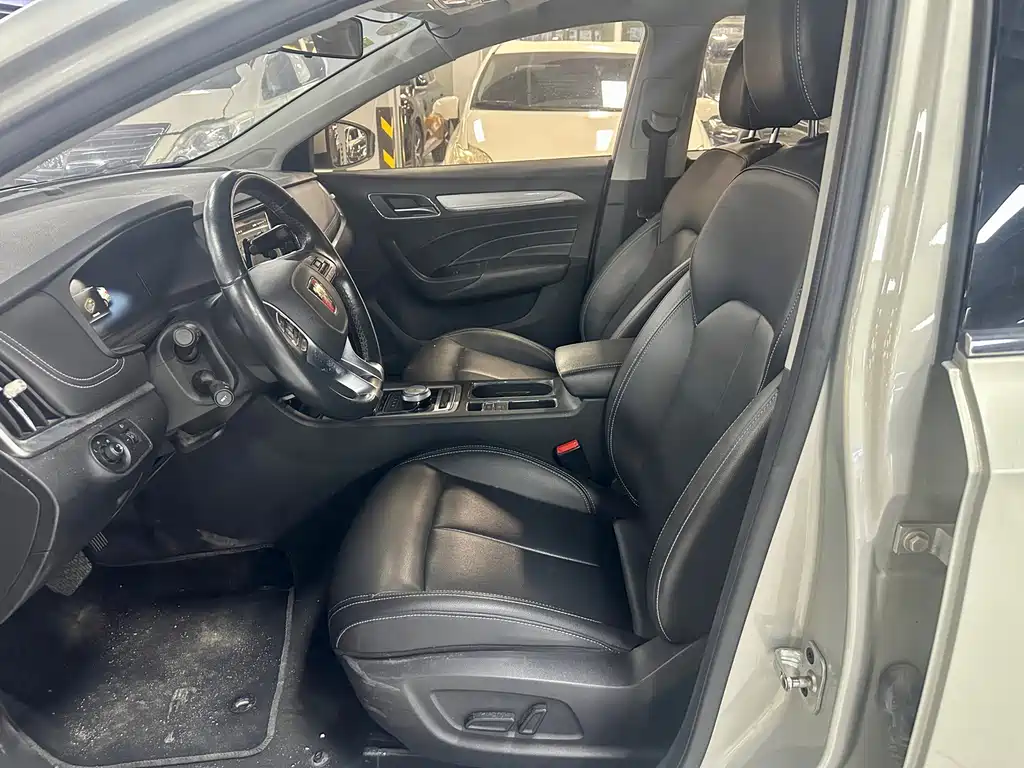 Roewe i6 New Energy — миниатюра 4