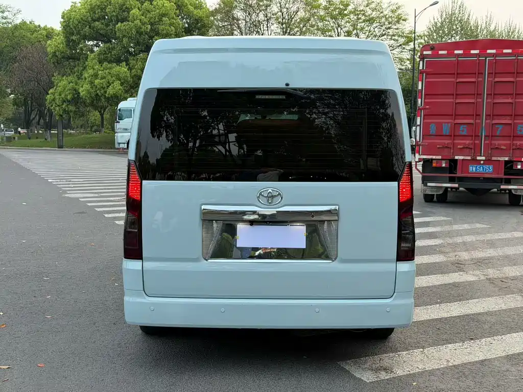 Toyota HiAce 2021 3.5L AT