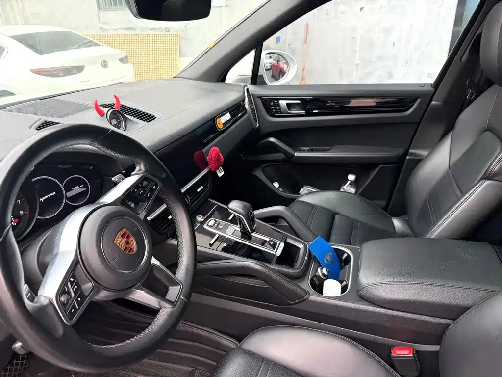 Porsche Cayenne — миниатюра 4