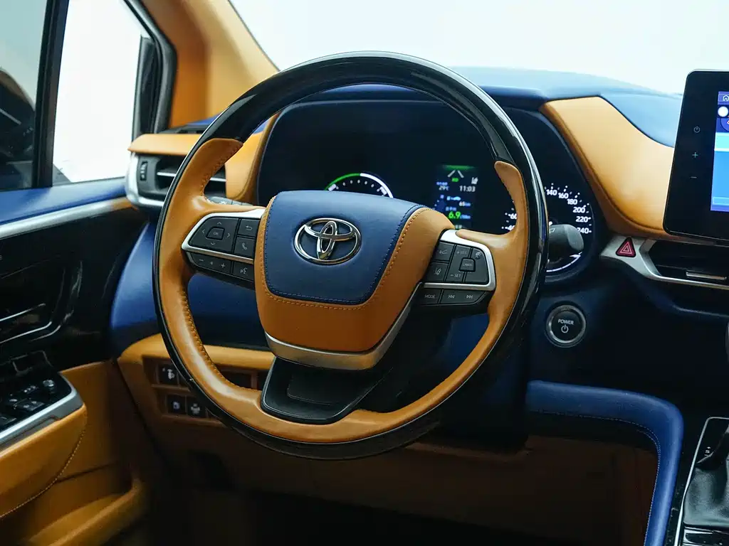 Toyota Sienna — миниатюра 10