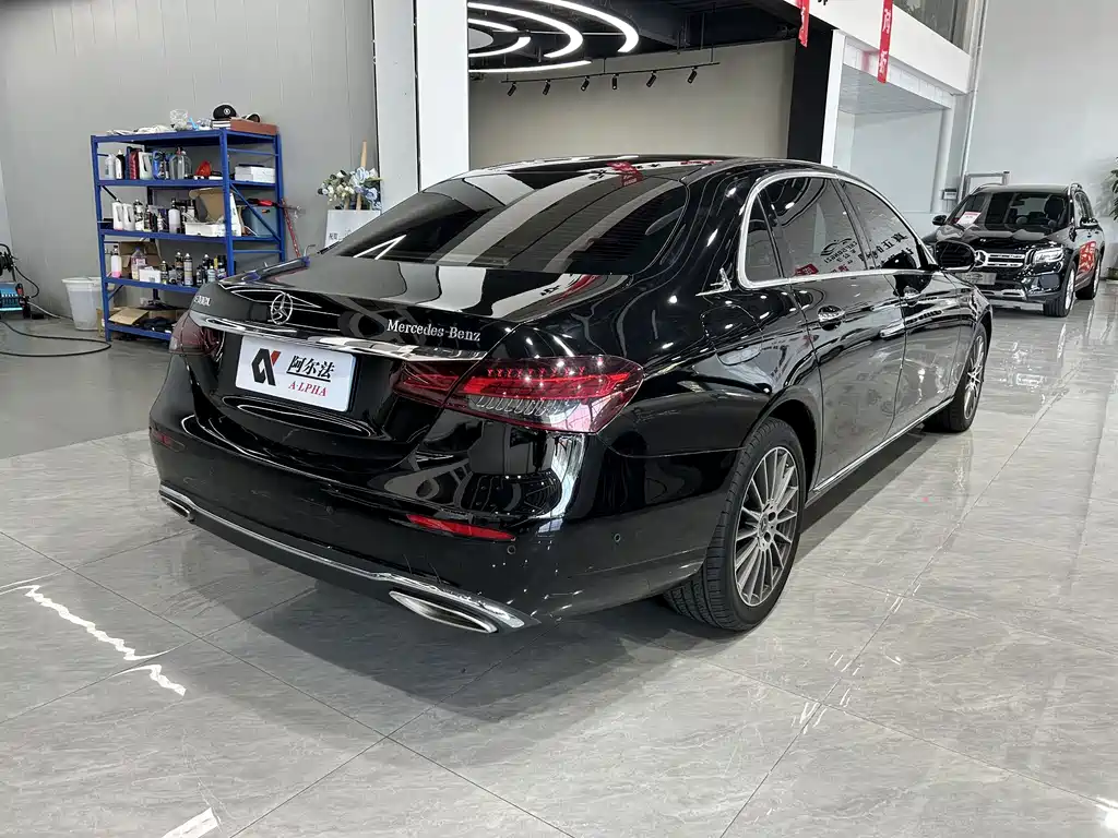 Mercedes-Benz E-Class — миниатюра 6
