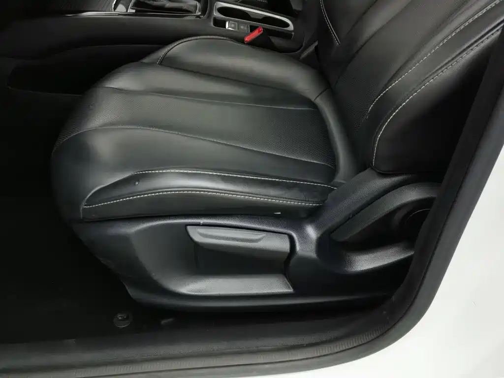 Roewe i5 — миниатюра 20