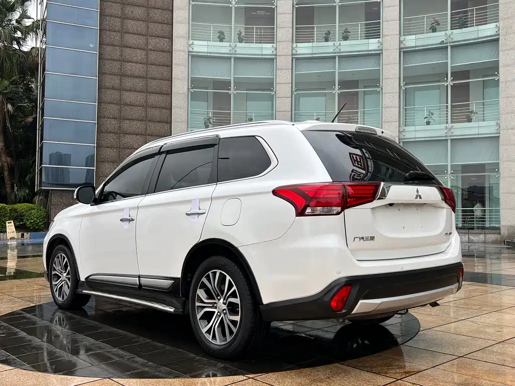 Mitsubishi Outlander — миниатюра 4