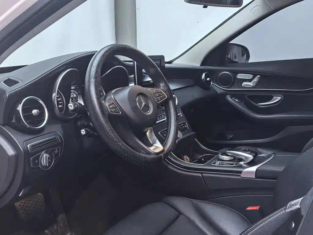 Mercedes-Benz C-Class — миниатюра 10