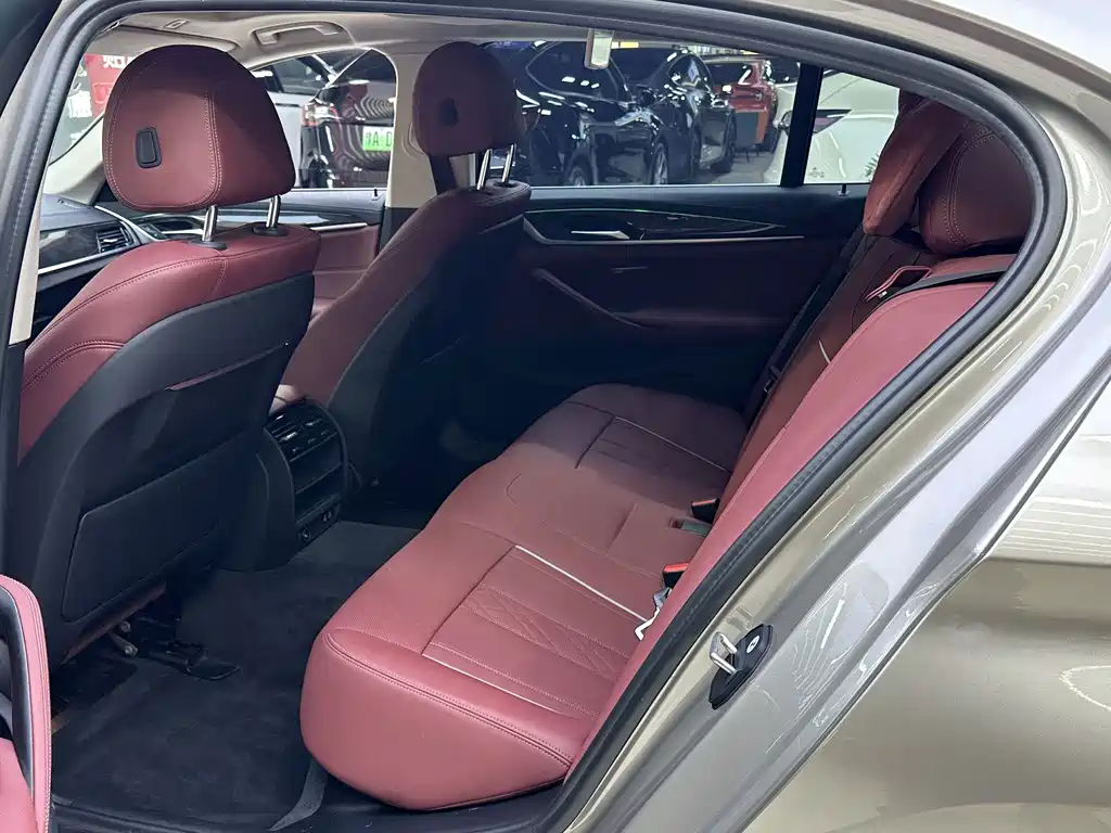 BMW 5 Series — миниатюра 4