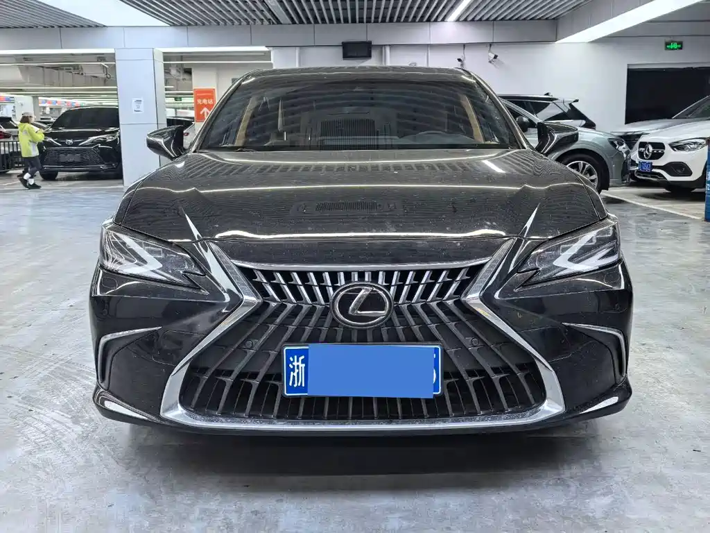 Lexus ES 2022 300h