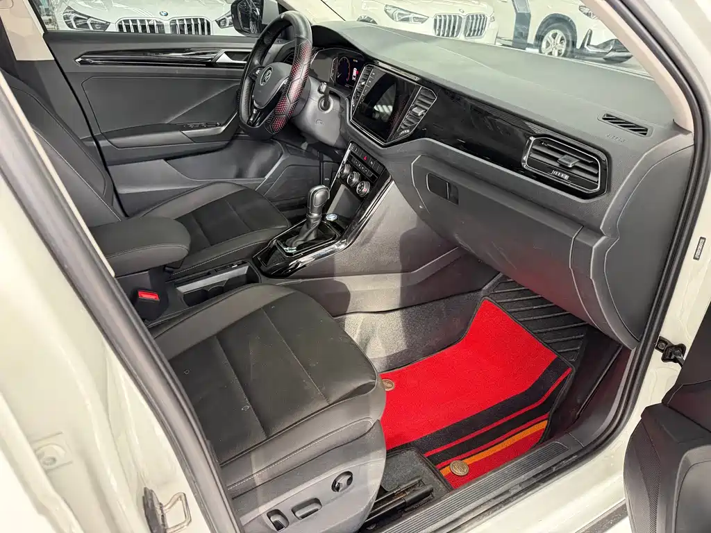 Volkswagen T-Roc — миниатюра 9