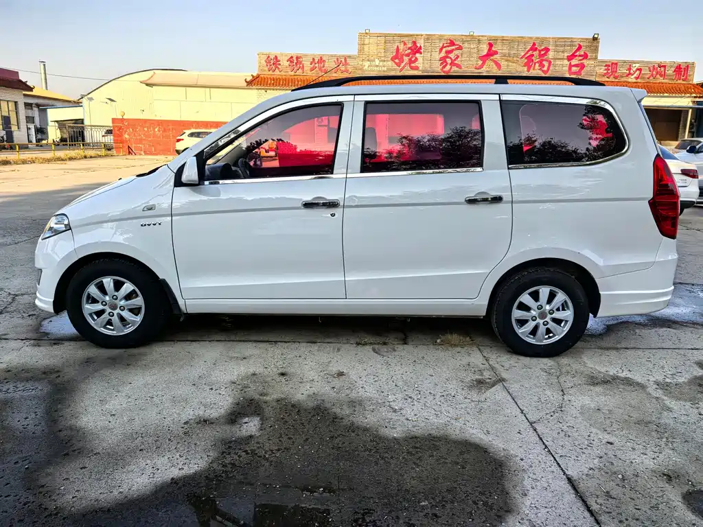 Wuling Hongguang — миниатюра 4