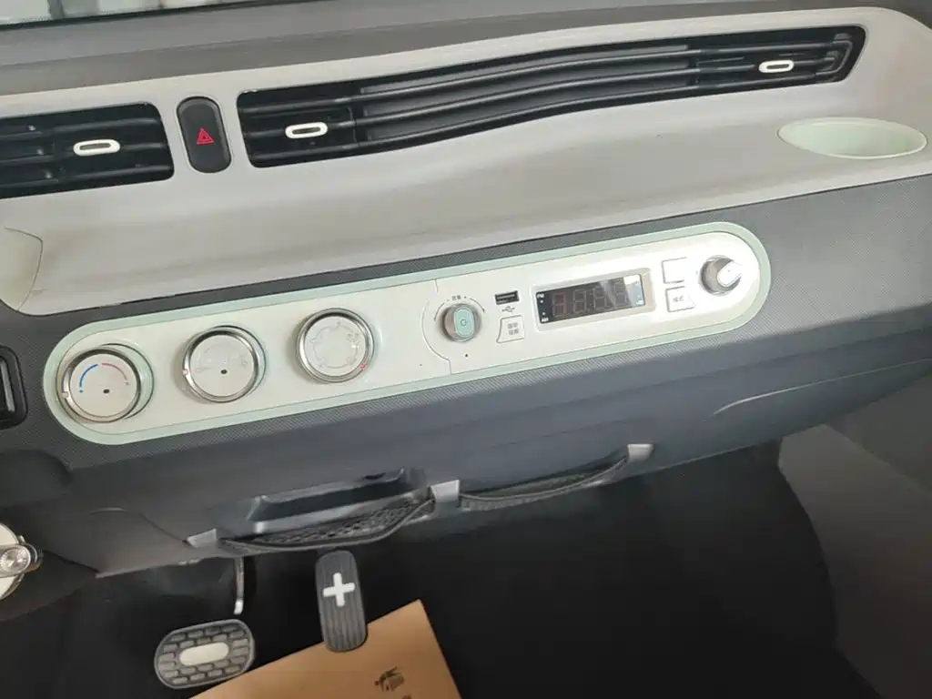Wuling MINIEV — миниатюра 13