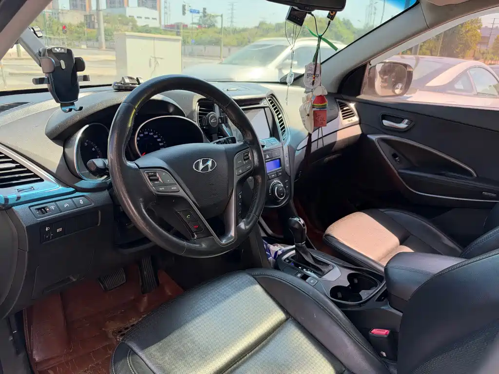 Hyundai Santa Fe — миниатюра 7