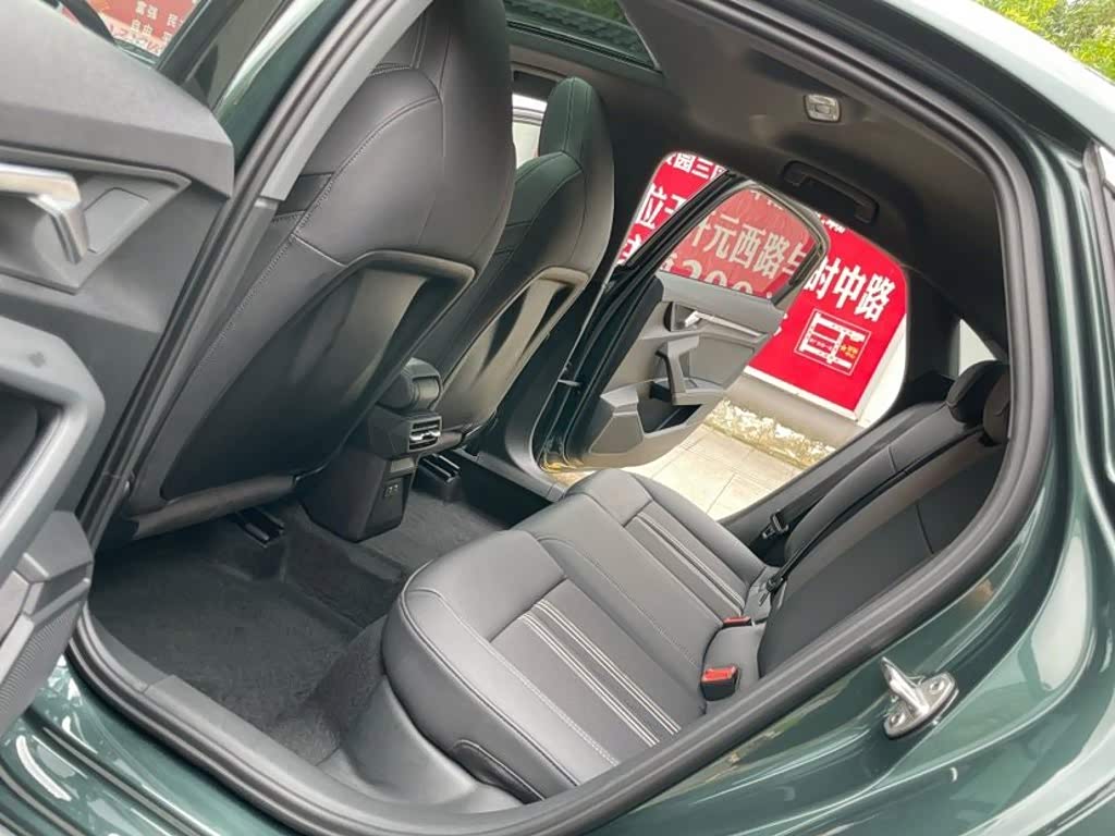 Audi A3 1.4 л 2023 г. Зелёный, пробег 33000 км