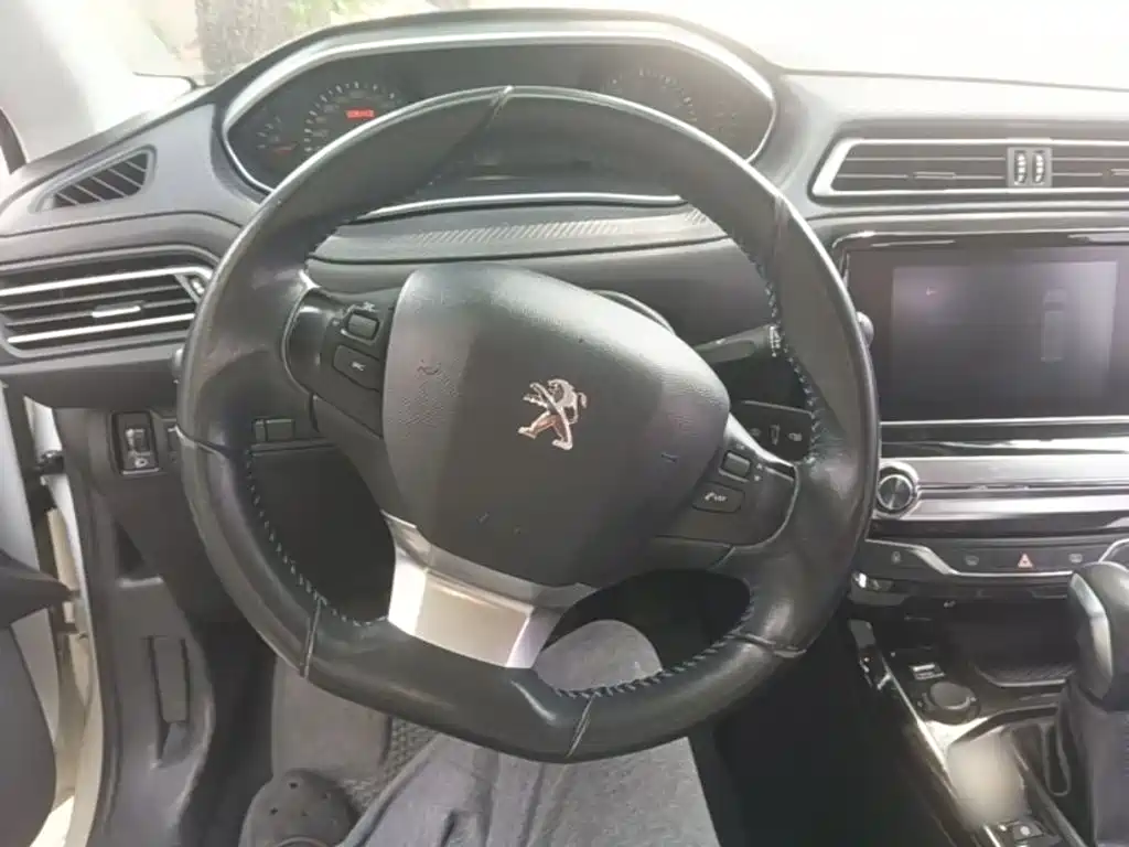 Peugeot 308 — миниатюра 11