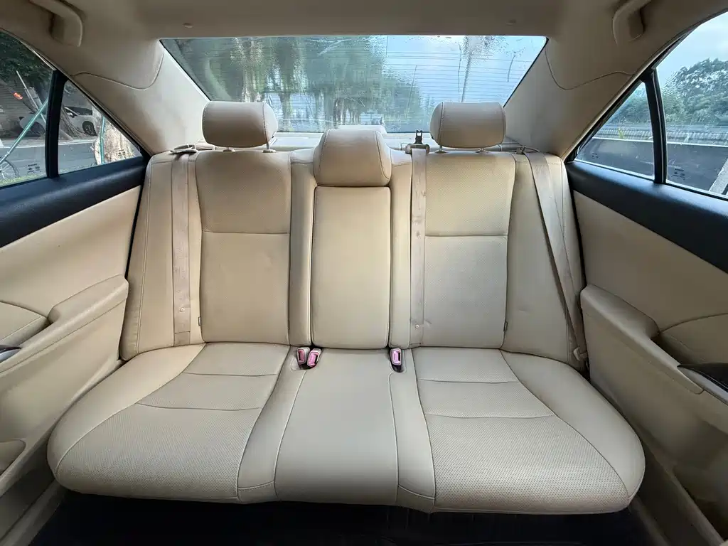 Toyota Camry — миниатюра 8