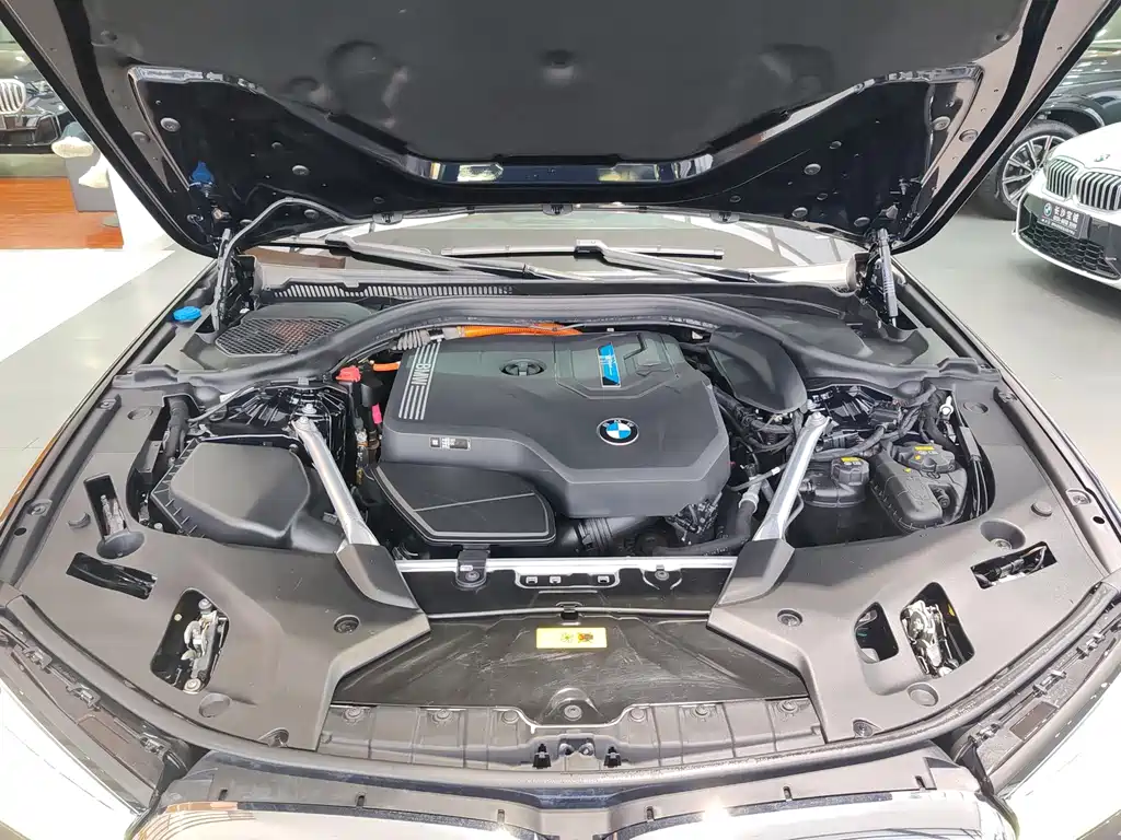 BMW 5 Series New Energy — миниатюра 17