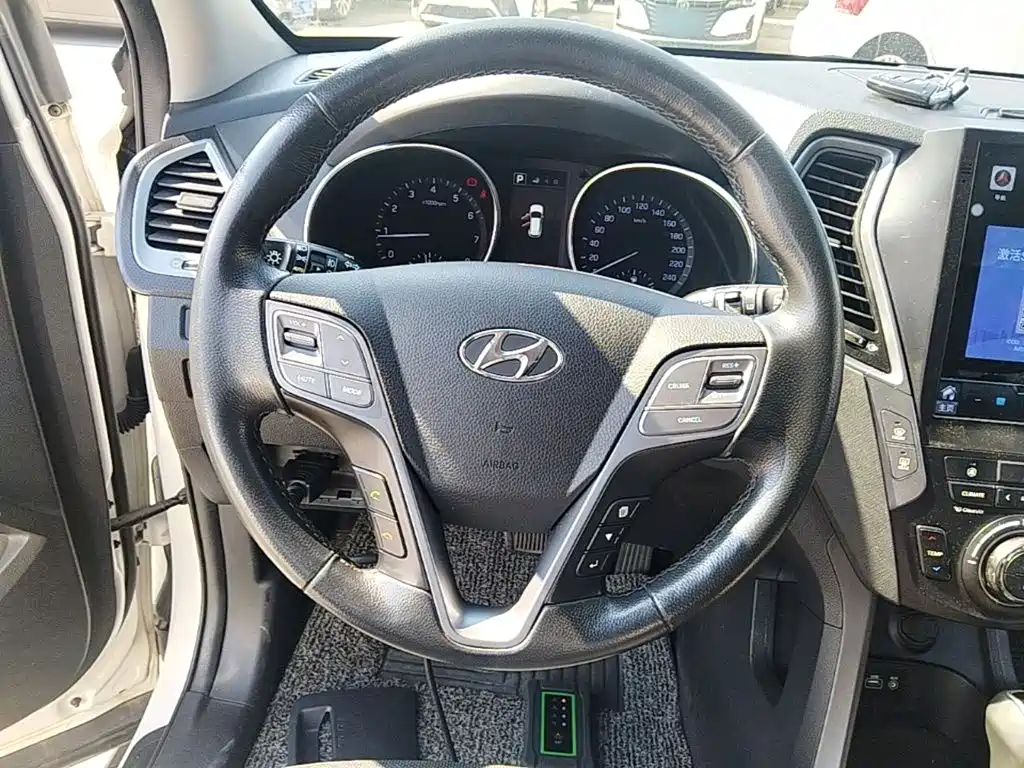 Hyundai Santa Fe — миниатюра 11