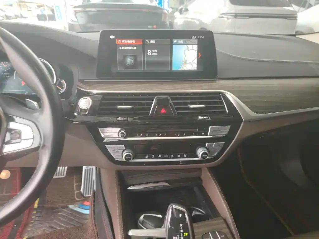 BMW 5 Series — миниатюра 15