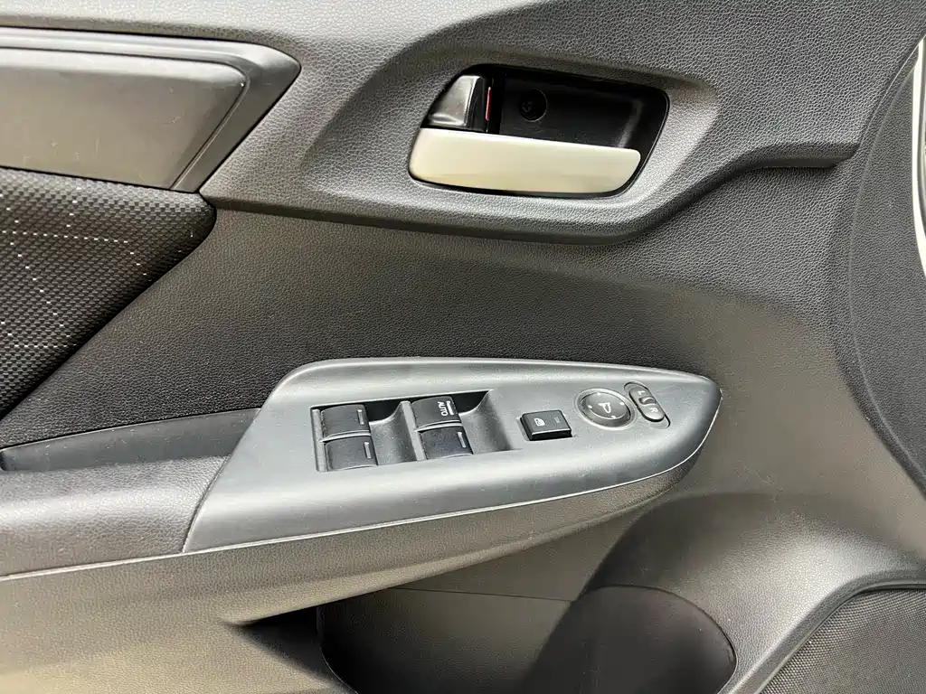 Honda Fit — миниатюра 8