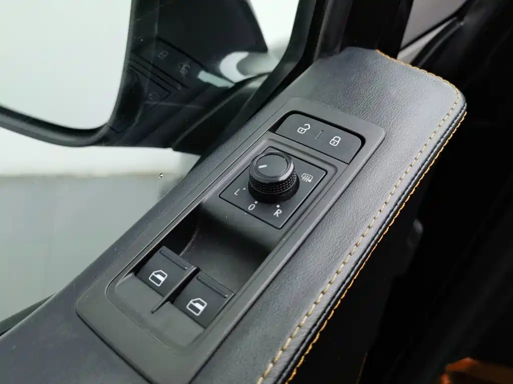 Volkswagen Caravelle — миниатюра 8