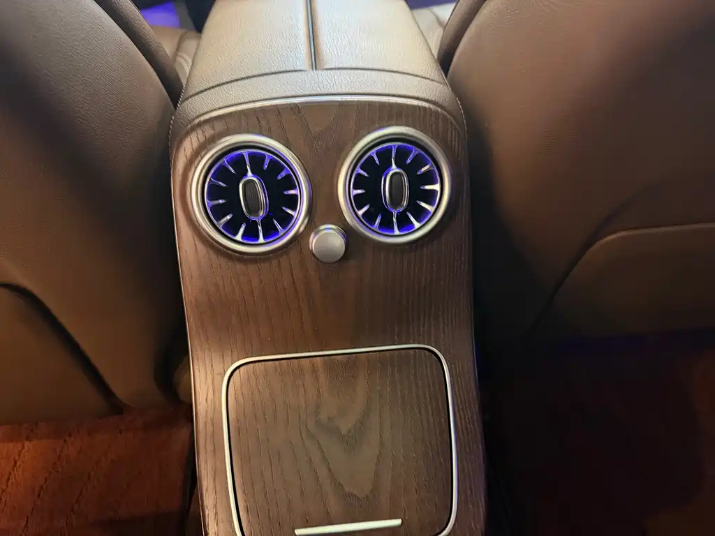 Mercedes-Benz E-Class — миниатюра 11
