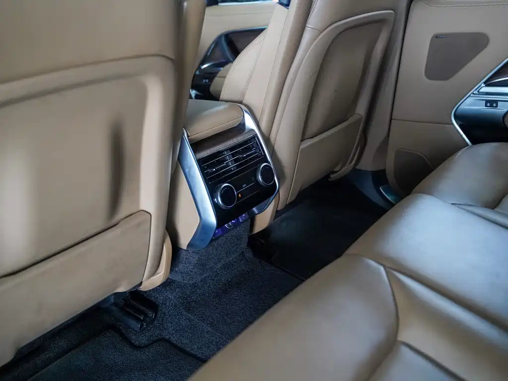 Land Rover Range Rover 2024 3.0 L6 400PS Long Wheelbase мест