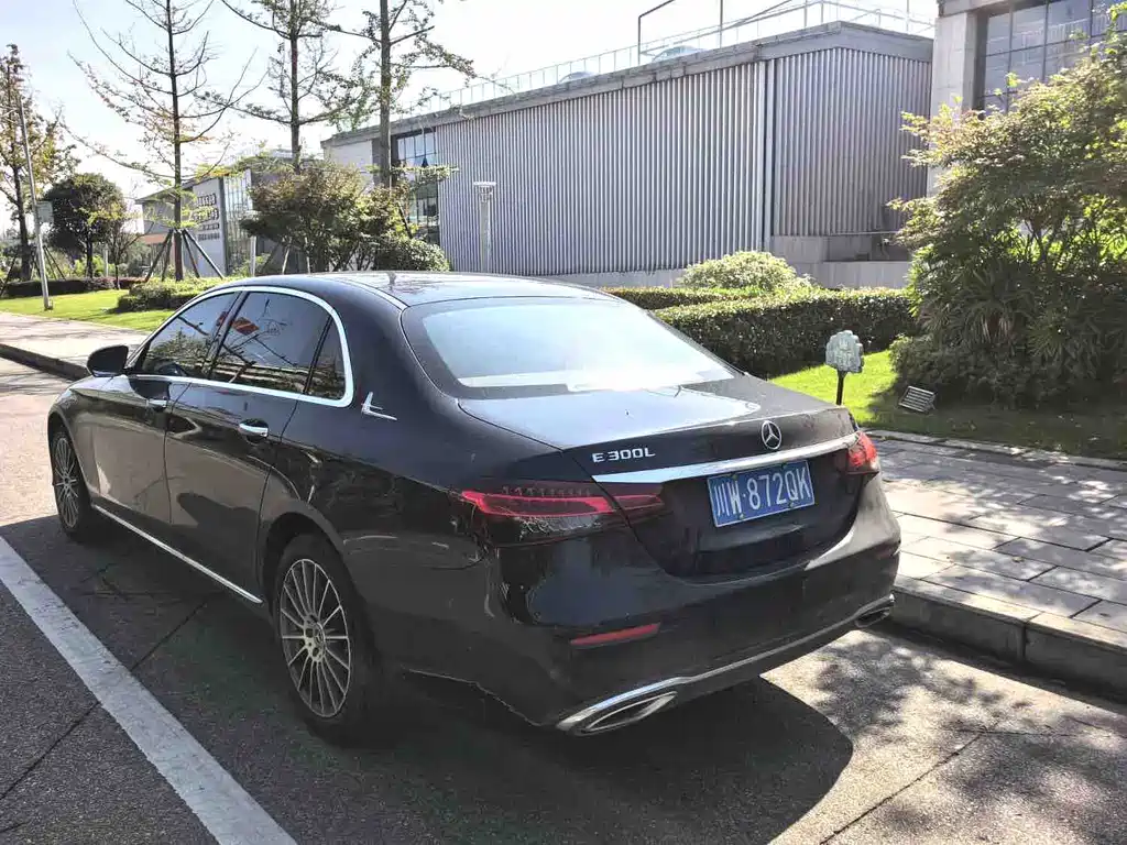 Mercedes-Benz E-Class — миниатюра 8