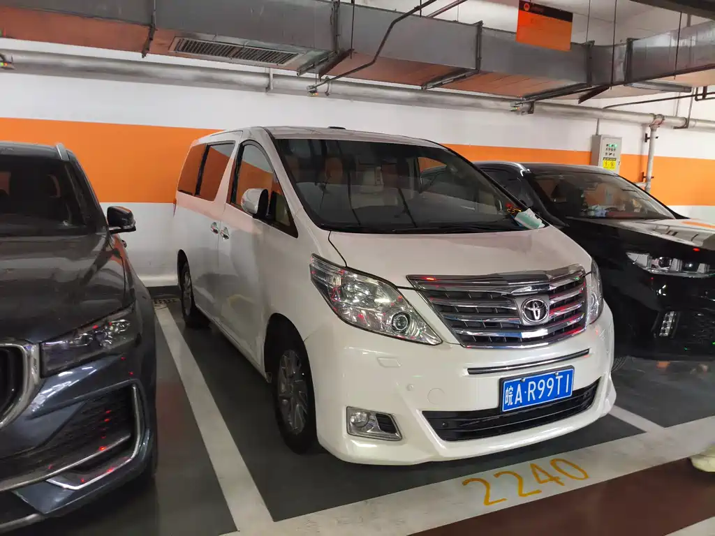 Toyota Alphard 2012