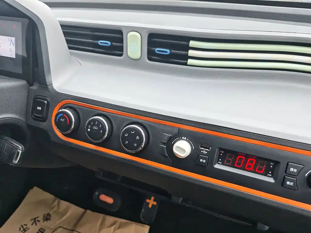 Wuling MINIEV — миниатюра 12