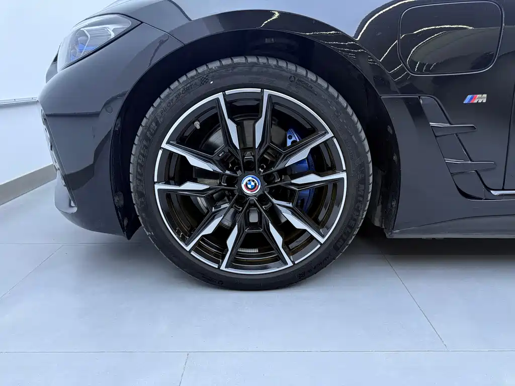 BMW i4 — миниатюра 9