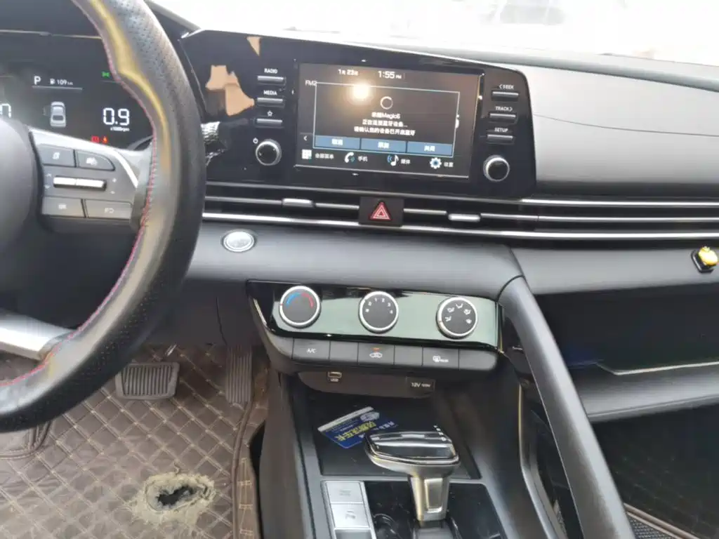 Hyundai Elantra — миниатюра 13