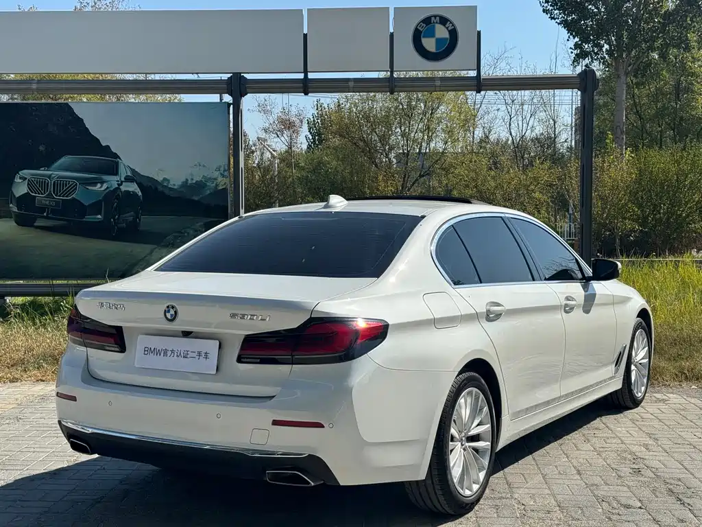 BMW 5 Series — миниатюра 6