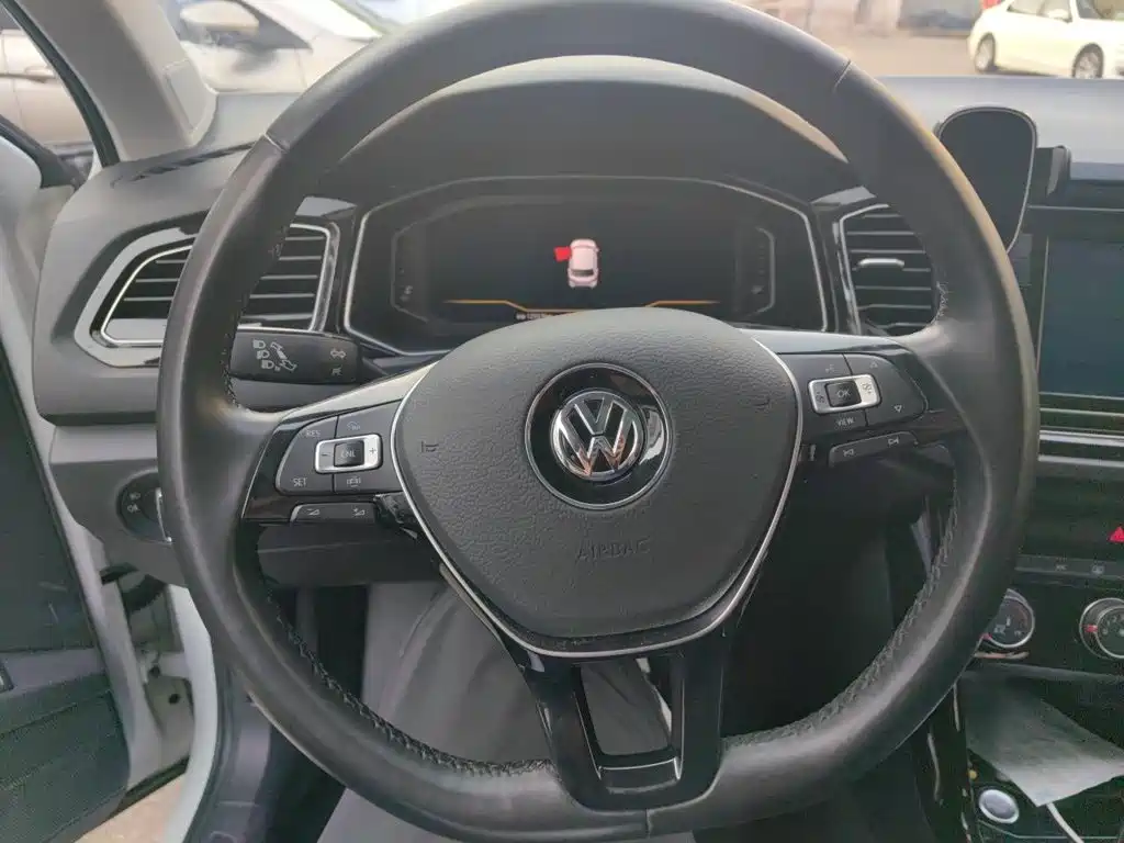 Volkswagen T-Roc — миниатюра 6