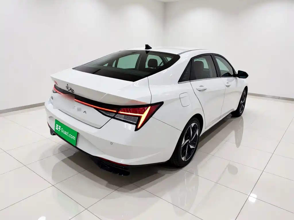 Hyundai Elantra — миниатюра 4