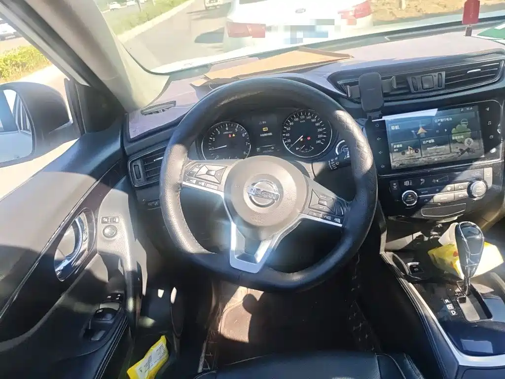 Nissan X-Trail — миниатюра 3