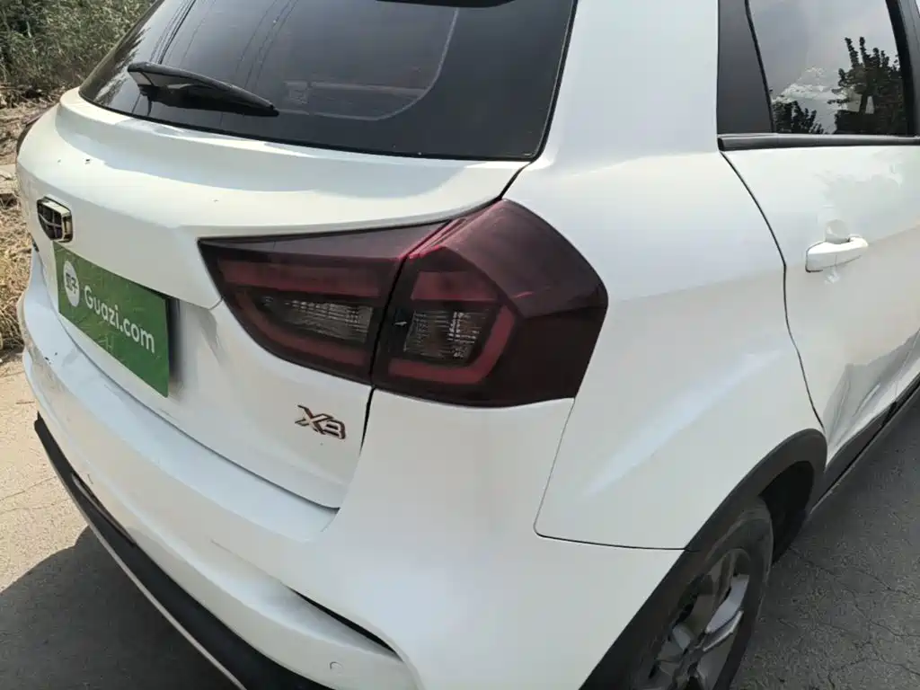 Geely Vision X3 — миниатюра 8