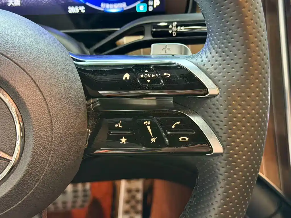 Mercedes-Benz EQE SUV — миниатюра 12