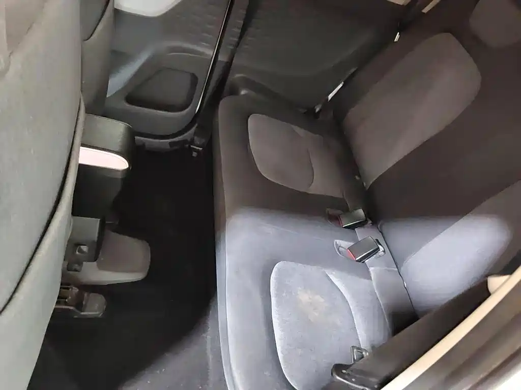Wuling MINIEV — миниатюра 11