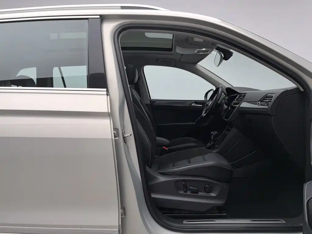 Volkswagen Tiguan L — миниатюра 23