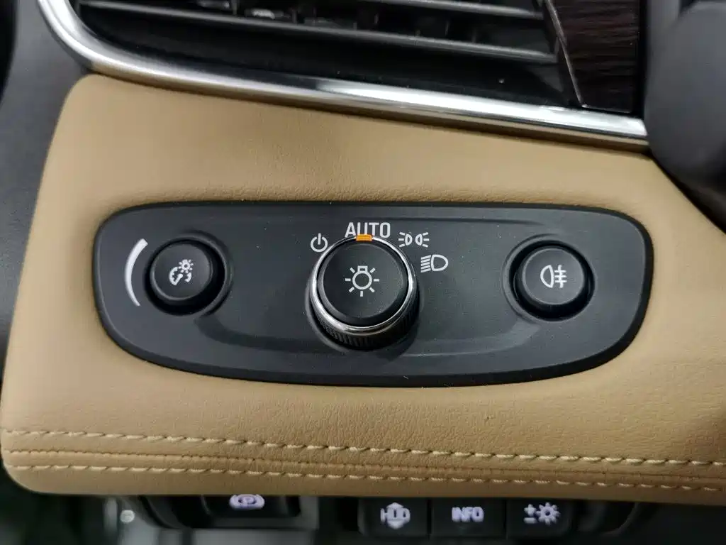 Buick LaCrosse — миниатюра 21