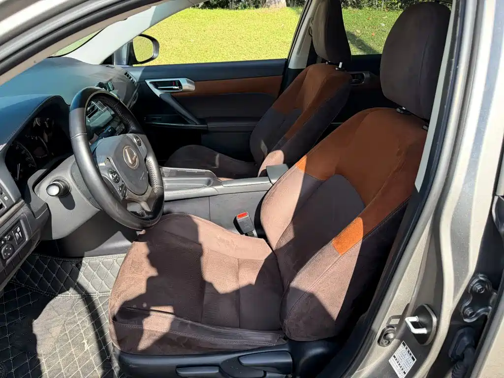 Lexus CT — миниатюра 8