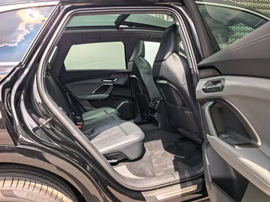 Audi Q5L — миниатюра 9
