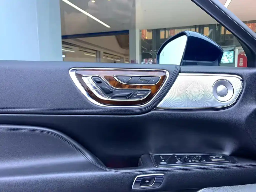 Lincoln Continental — миниатюра 8