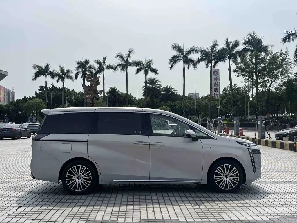 GAC Motor Trumpchi E8 PHEV — миниатюра 5