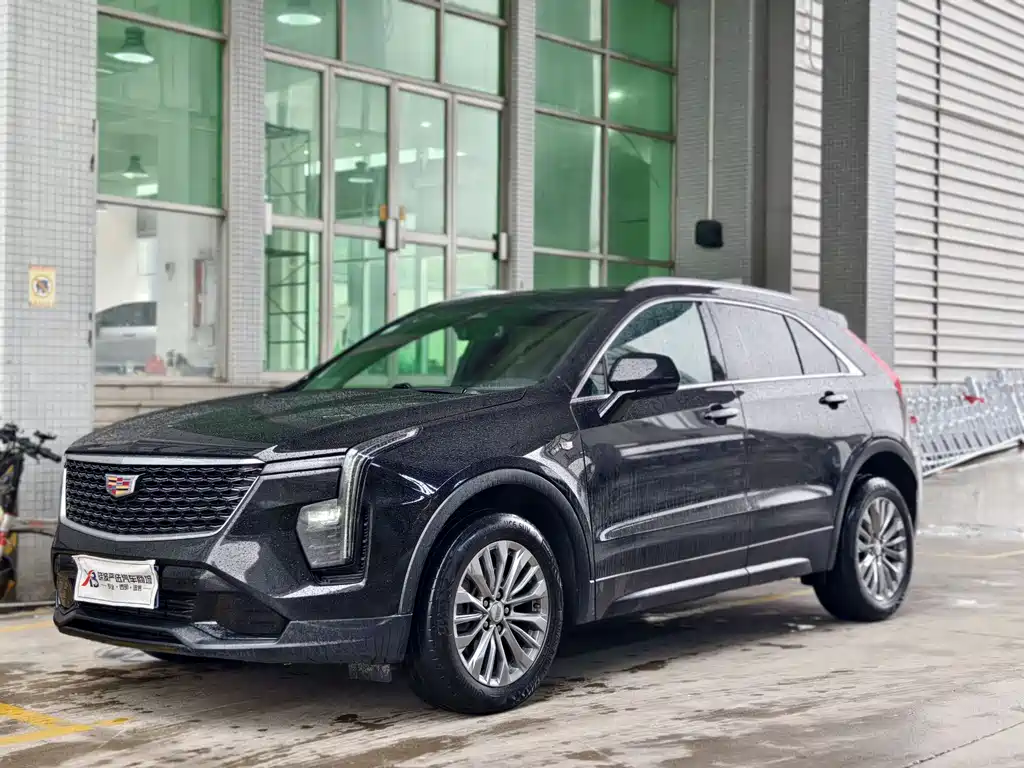 CADILLAC XT4