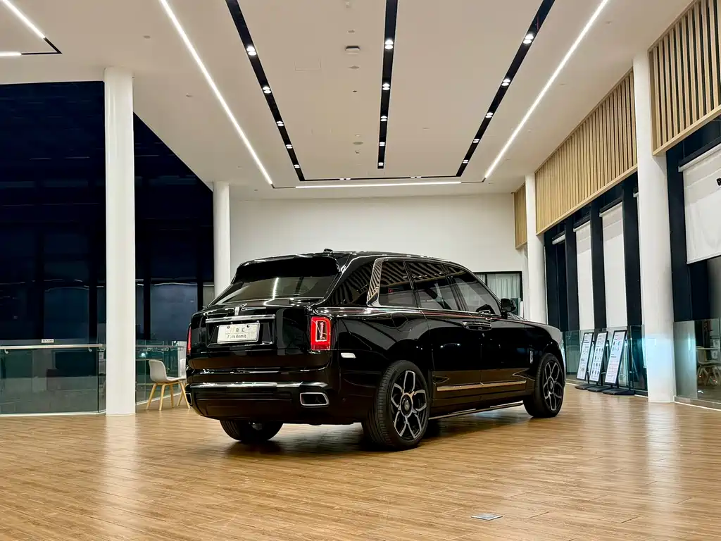 Rolls-Royce Cullinan 2024 мест