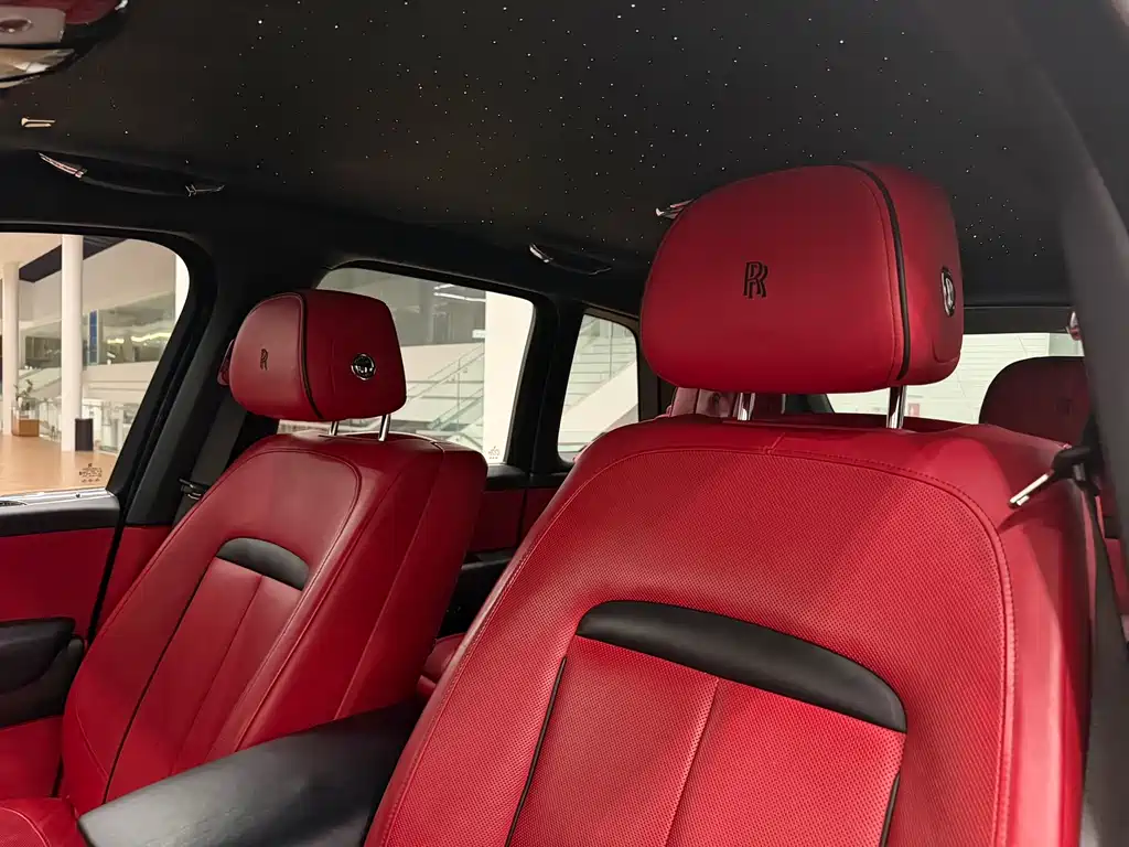 Rolls-Royce Cullinan 2024 мест