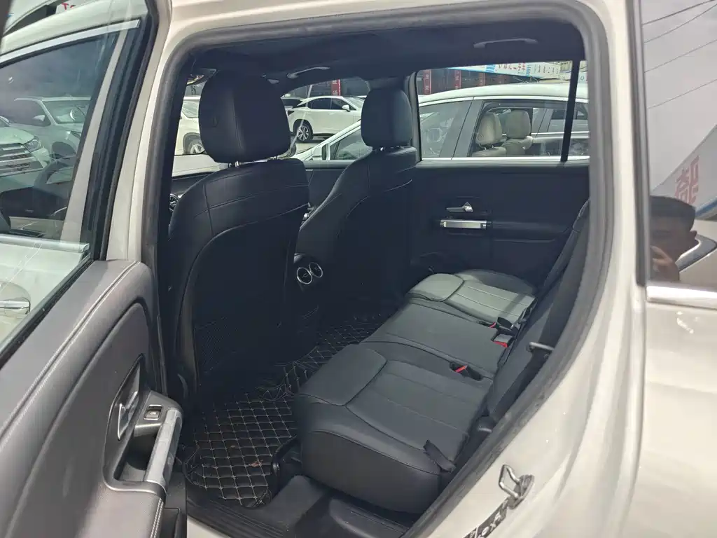 Mercedes-Benz GLB — миниатюра 10