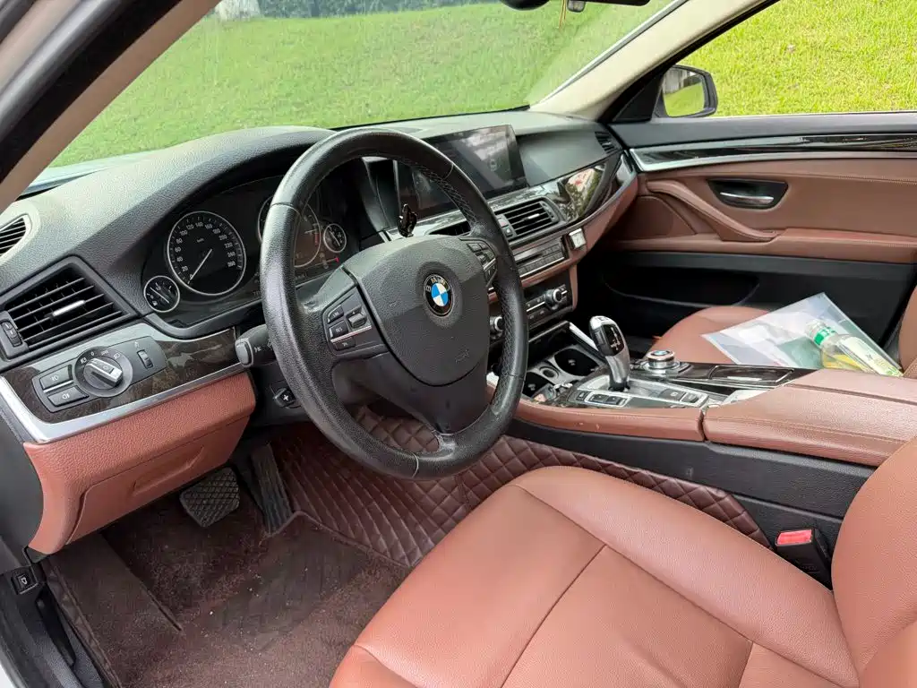 BMW 5 Series — миниатюра 7